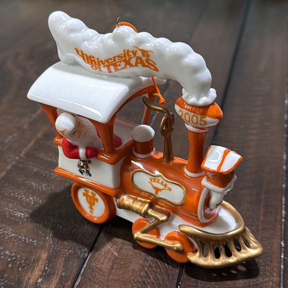 Danbury Mint Other - Danbury Mint 2005 Texas Longhorns Christmas Ornament